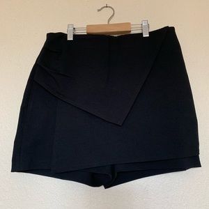 New with tag women’s skirt with build in shorts